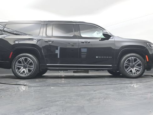 Used 2024 Jeep Wagoneer L Series II RWD image 30