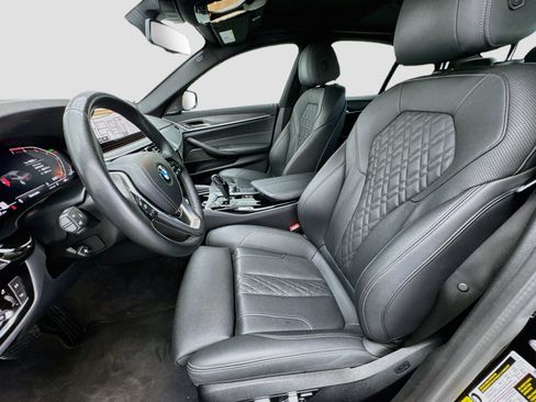 Used 2023 BMW 530i w/ Premium Package RWD image 13
