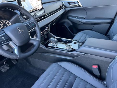 New 2026 Mitsubishi Outlander SE FWD image 11