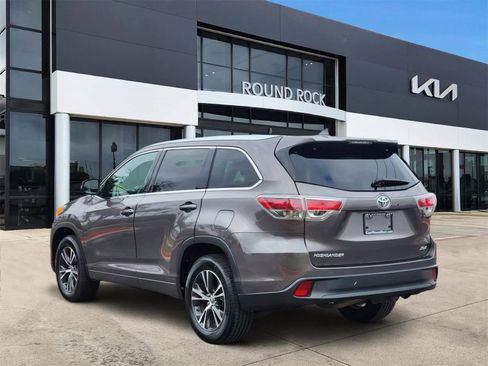 Used 2016 Toyota Highlander XLE image 6