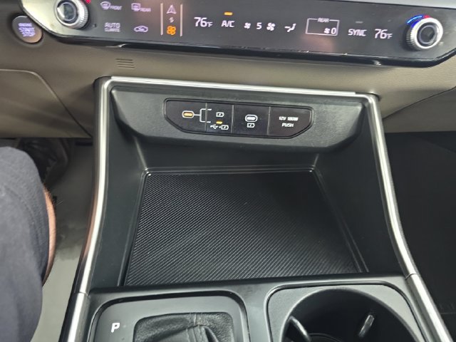 Certified 2025 Kia Carnival FWD image 22