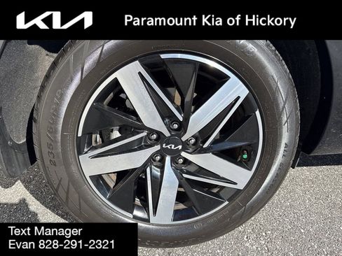 Used 2023 Kia Sorento S w/ Panoramic Sunroof Package image 9