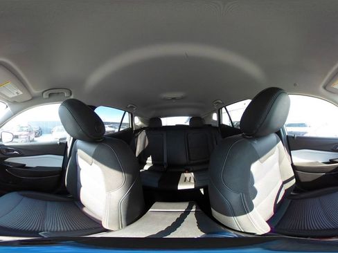 Used 2025 Chevrolet Trax LT image 42