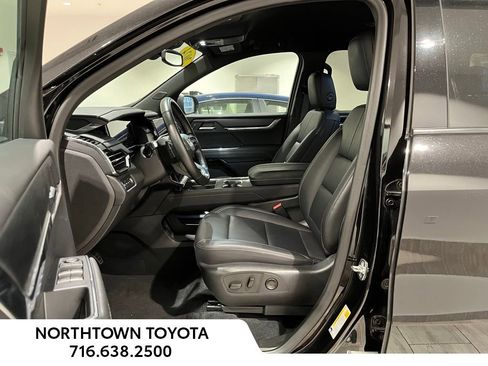 Used 2024 GMC Acadia Elevation image 6