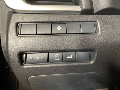 Used 2025 Nissan Rogue SV AWD/4WD image 22
