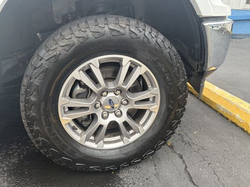 Used 2019 Ford F150 Lariat w/ FX4 Off-Road Package AWD/4WD image 10