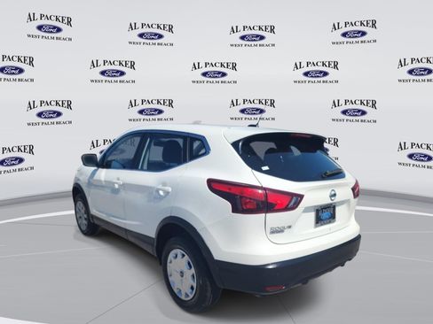 Used 2018 Nissan Rogue Sport S FWD image 3