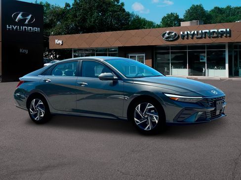 New 2025 Hyundai Elantra Limited image 10