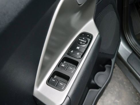 Used 2017 Kia Niro LX image 25