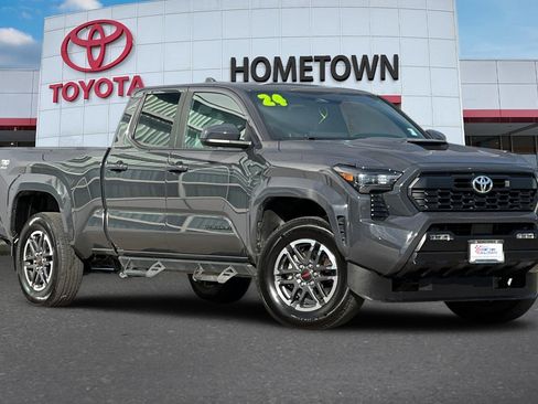 Used 2024 Toyota Tacoma TRD Sport image 2