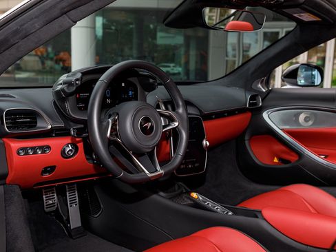 Used 2025 McLaren Artura TechLux image 38