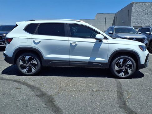 New 2025 Volkswagen Taos SE image 6