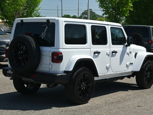 Used 2025 Jeep Wrangler Sahara w/ Safety Group image 15