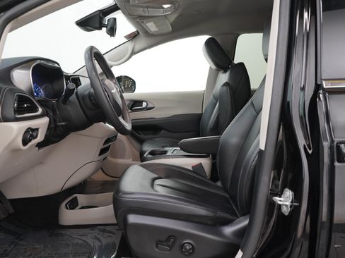 Used 2024 Chrysler Pacifica Limited FWD image 24