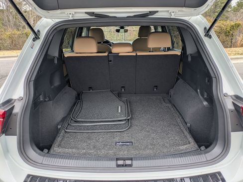 Used 2023 Volkswagen Tiguan SE R-Line image 25