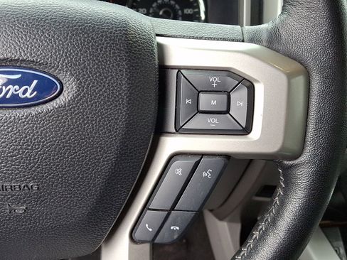 Used 2019 Ford F150 Lariat image 23