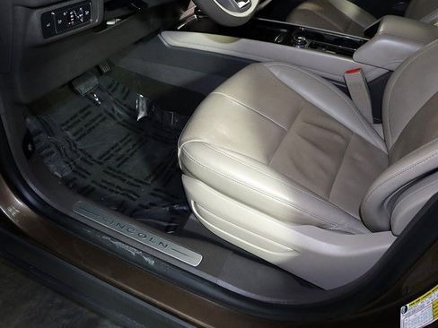 Used 2022 Lincoln Corsair AWD w/ Premium Package image 25