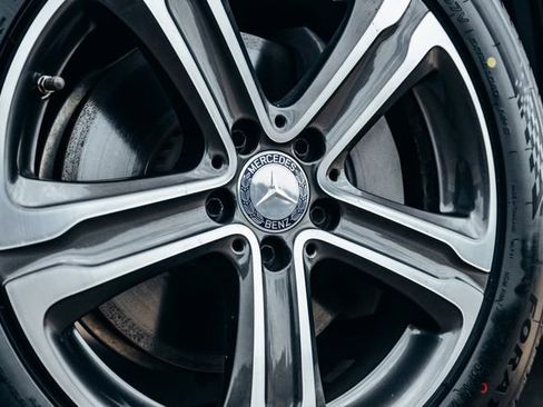 Used 2016 Mercedes-Benz GLC 300 image 3