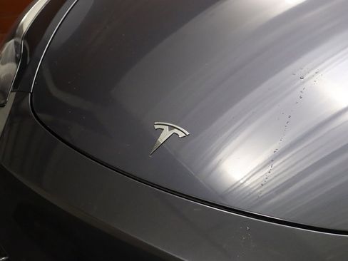 Used 2023 Tesla Model Y Long Range image 23