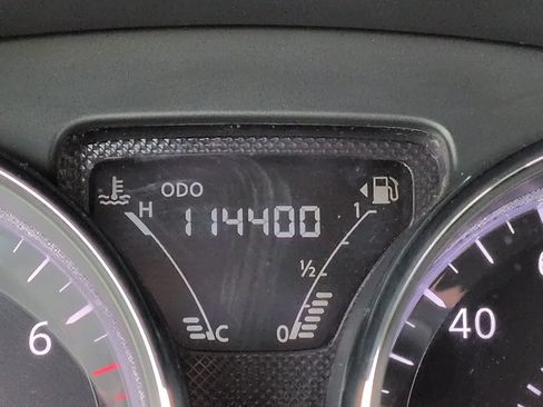 Used 2016 Nissan Versa SV FWD image 23