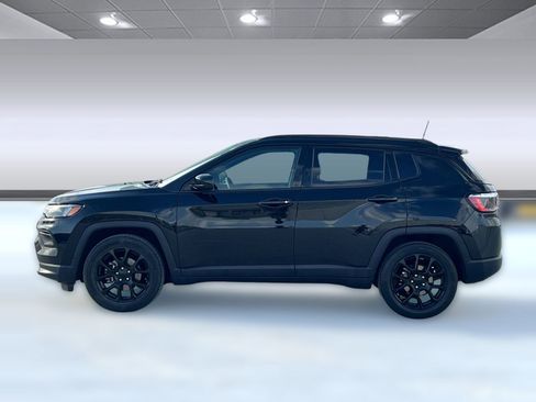 Used 2022 Jeep Compass Altitude w/ Sun and Sound Group image 2