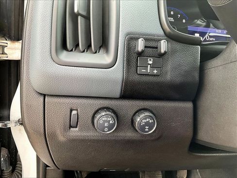 Used 2022 Chevrolet Colorado Z71 w/ Safety Package AWD/4WD image 18