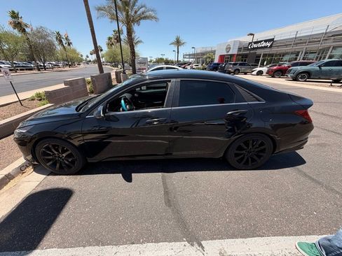 Used 2021 Hyundai Elantra SEL w/ Convenience + Premium Package FWD image 2