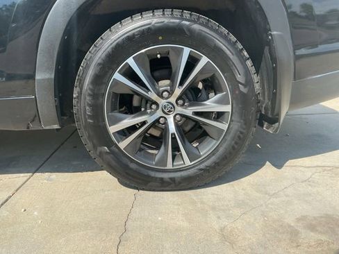 Used 2016 Toyota Highlander XLE AWD/4WD image 31