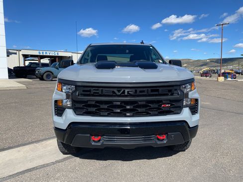Used 2025 Chevrolet Silverado 1500 Custom Trail Boss w/ LPO, Dark Essentials Package AWD/4WD image 16