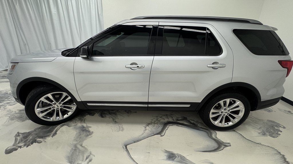 Used 2018 Ford Explorer XLT w/ Equipment Group 202A AWD/4WD image 6