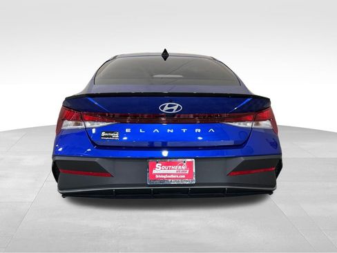 Certified 2025 Hyundai Elantra Sport FWD image 4