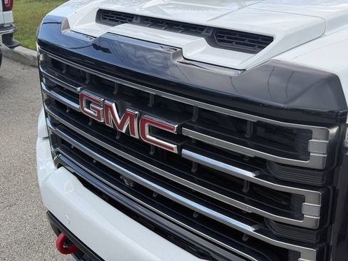 Used 2022 GMC Sierra 2500 AT4 w/ AT4 Premium Plus Package AWD/4WD image 6