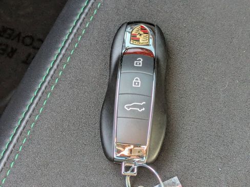 Used 2024 Porsche Macan GTS image 27