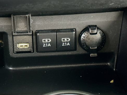 Used 2021 Toyota Highlander XLE FWD image 32