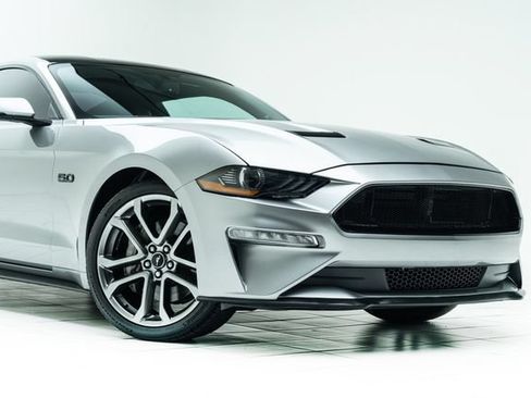 Used 2020 Ford Mustang GT Premium w/ Black Accent Package RWD image 4