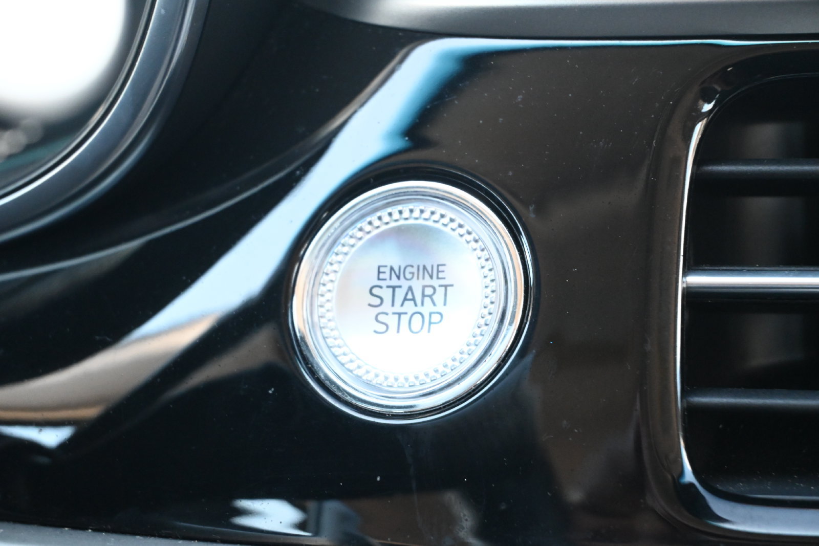 Used 2025 Genesis G70 2.5T RWD image 16