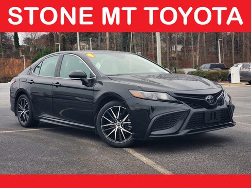 Used 2024 Toyota Camry SE image 1