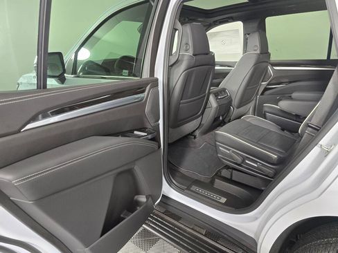 New 2026 Cadillac Escalade Luxury image 21