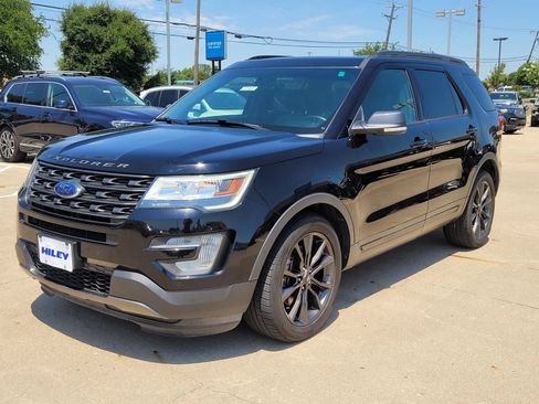 Used 2017 Ford Explorer XLT w/ Equipment Group 202A FWD image 2