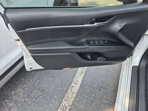 Used 2019 Toyota Camry LE FWD image 13
