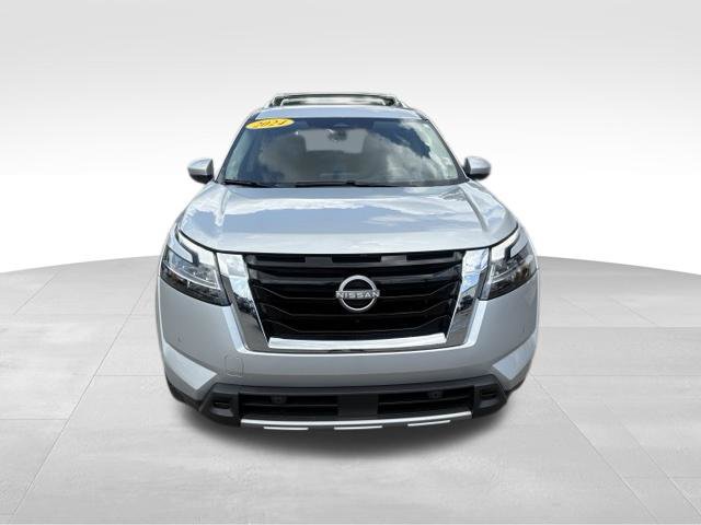 Used 2024 Nissan Pathfinder Platinum AWD/4WD image 7