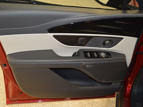 Used 2024 Lincoln Nautilus Reserve w/ Equipment Group 202A image 14