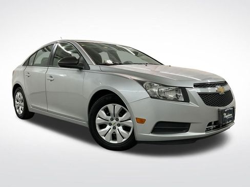 Used 2013 Chevrolet Cruze LS FWD image 4