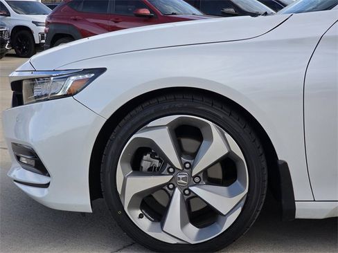 Used 2020 Honda Accord Touring image 5
