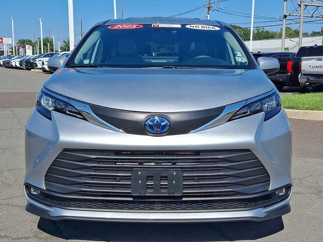 Certified 2025 Toyota Sienna XLE w/ XLE Plus Package FWD image 30