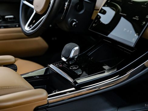 Used 2024 Land Rover Range Rover Sport SE image 45