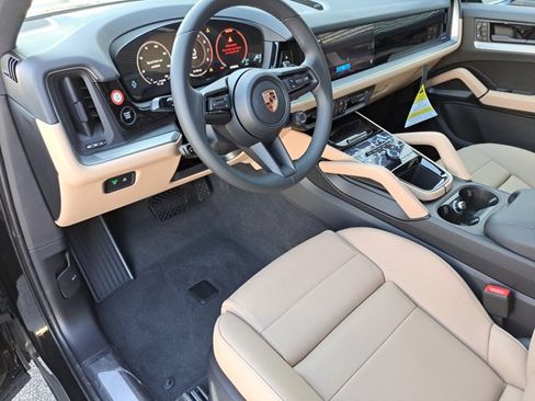 Used 2026 Porsche Cayenne image 4