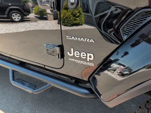 Used 2019 Jeep Wrangler Unlimited Sahara AWD/4WD image 19