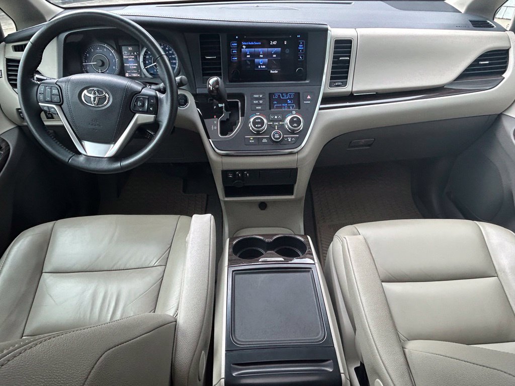 Used 2016 Toyota Sienna XLE FWD image 10