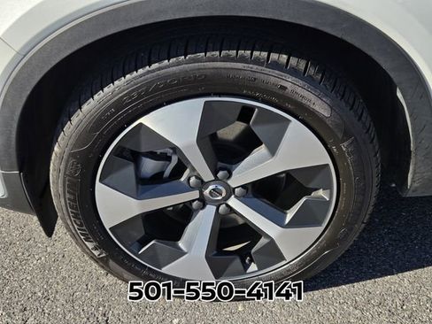 Used 2025 Volvo XC40 B5 Plus image 23